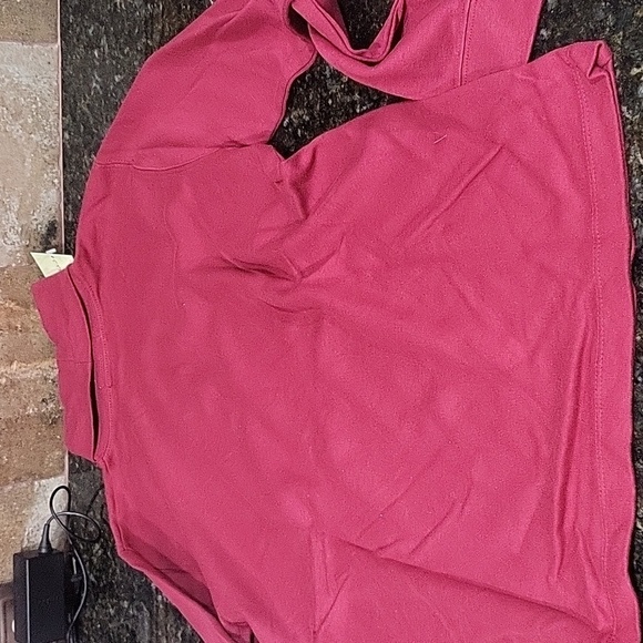 NWT Dark Red Caryolyn Taylor Turtleneck Size Medium - Picture 6 of 6